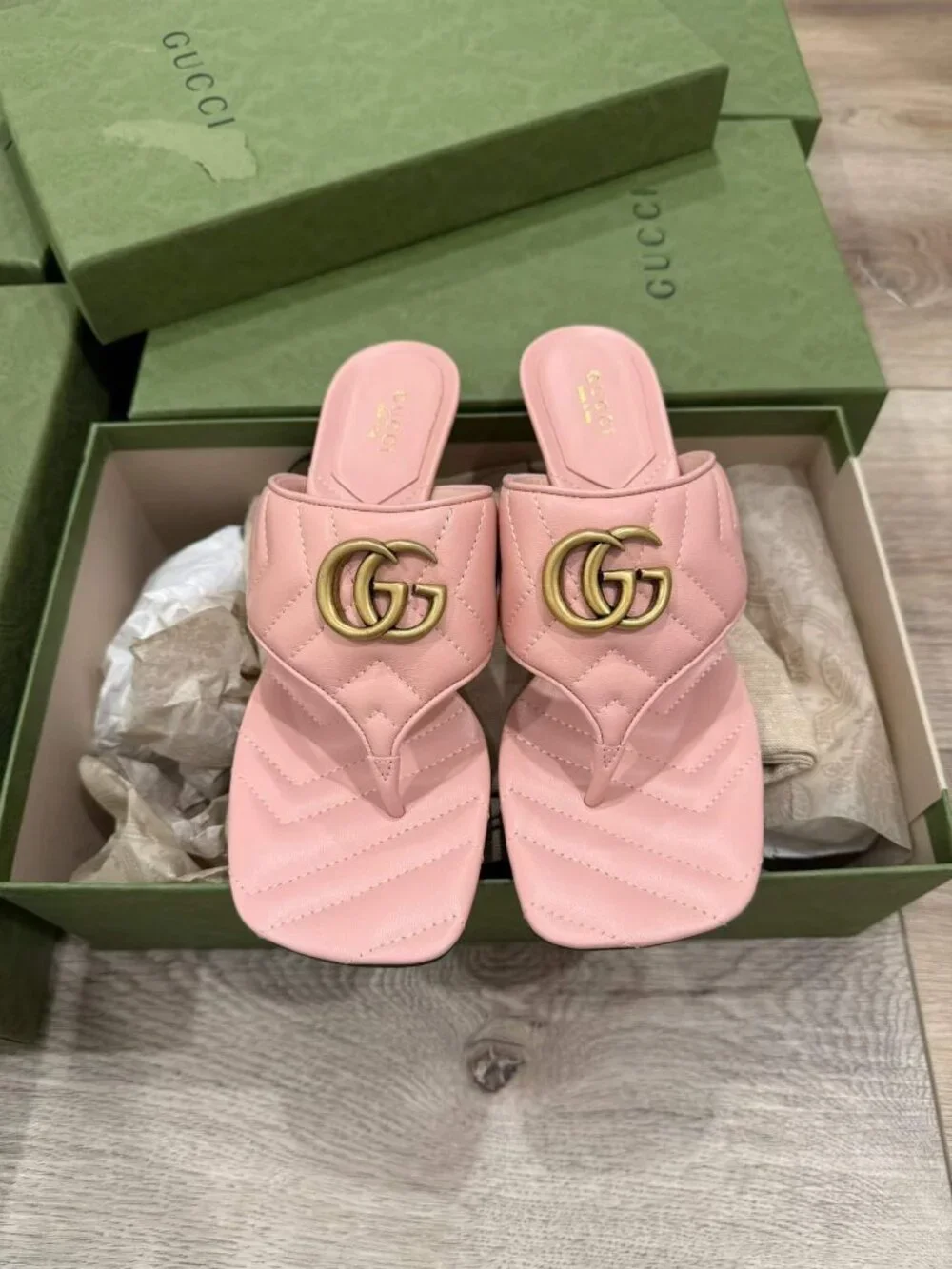 NIB Authentic  Gucci Double G Pink Leather Thong Kitten Heel Sandals